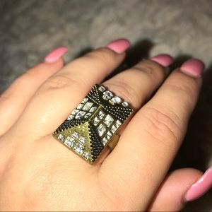 Rectangle pyramid ring